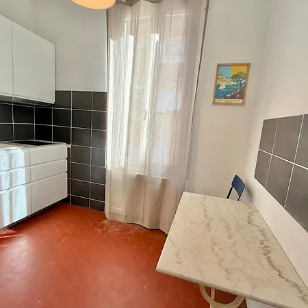 Old 2 Guests Антиб