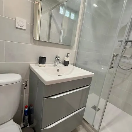 Old 2 Guests Апартаменты Антиб